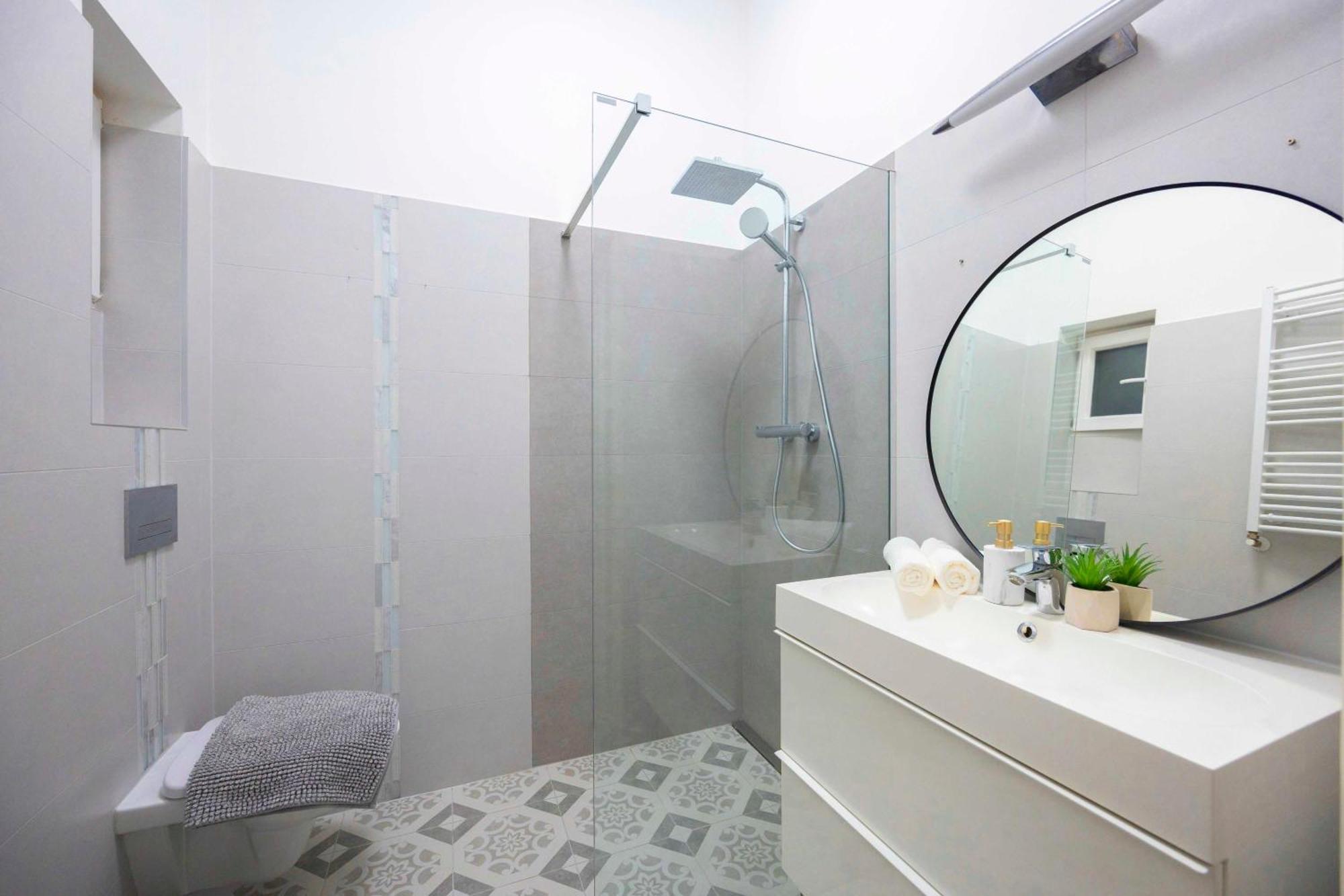 Exclusive & Spacious Central Residence W/ 4Bedrm 2Bathrm Budapest Luaran gambar